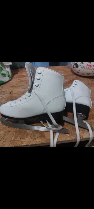 Sprzedam łyżwy figurówki