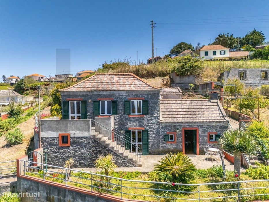 Moradia, Ruína e Palheiro com 2.518m2 de terreno, Vista Oceânica Infi