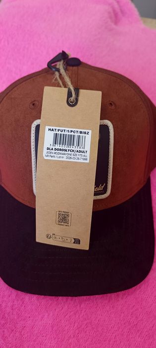 Czapka z daszkiem Hatfield żubr z żubrem