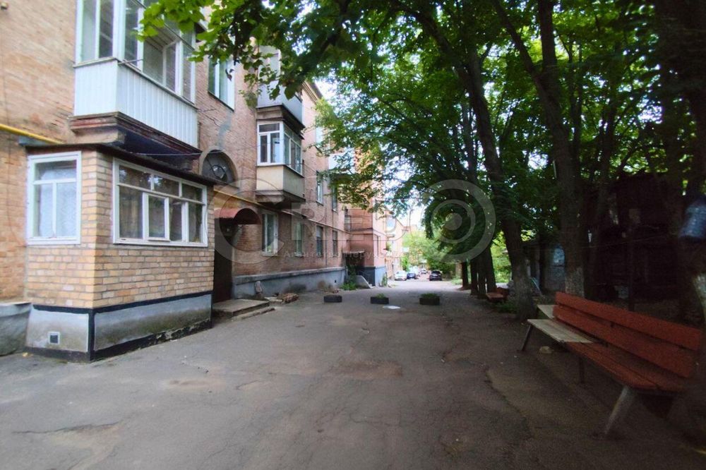 Продаж великої 3кімнатної квартири з "автономкою". Покровський район.