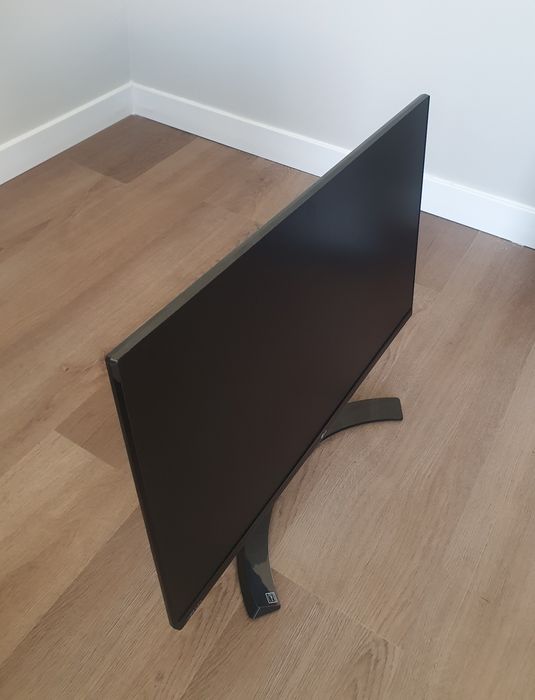 Monitor - LG 27" Full-HD