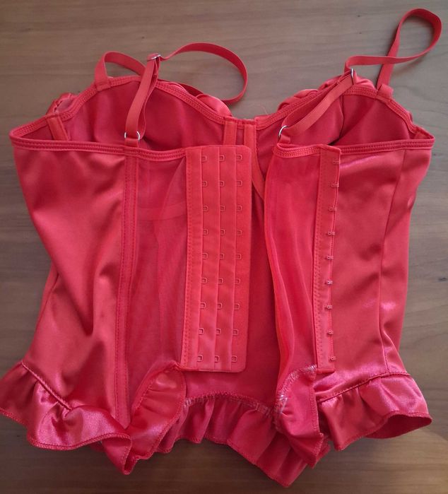 Corpete vermelho,  S
