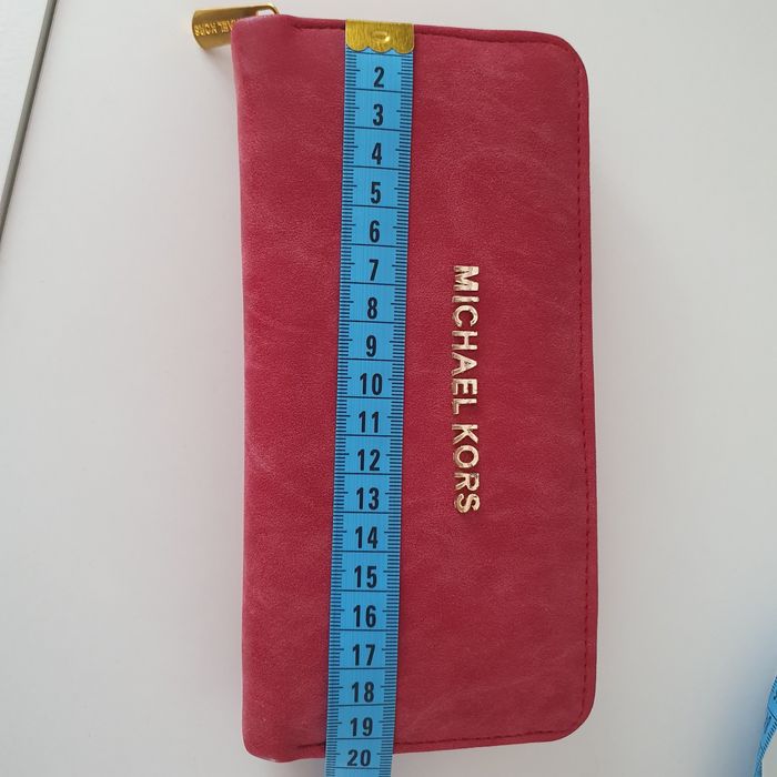 Duży czerwony portfel