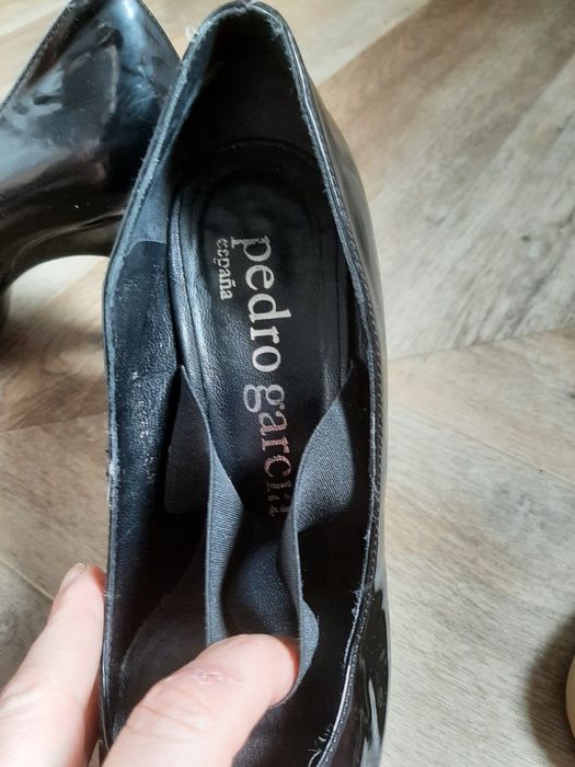 Sapatos verniz elegantes  Pedro Garcia