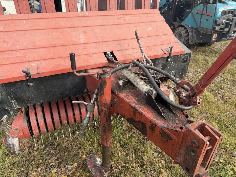 Przyczepa samozbierajaca sip 2 . Kompletna sprawna