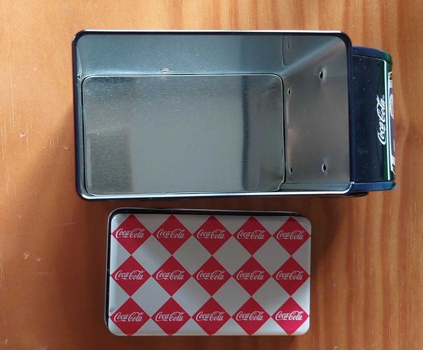 Lata Coca-Cola em formato de carrinha