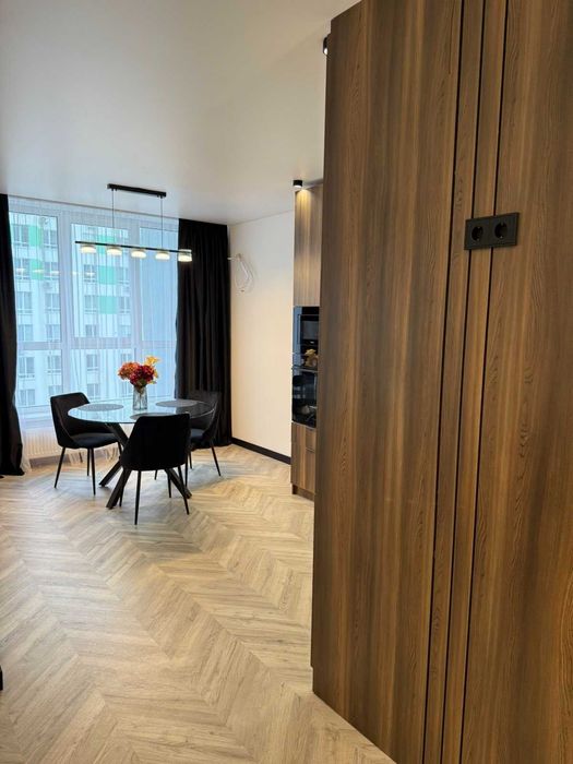 Продаю Євро 2К з новим ремонтом і технікою в Центральному парку.