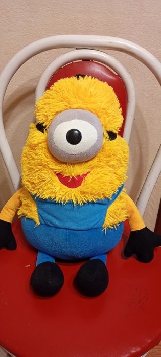 Іграшка велика яскрава