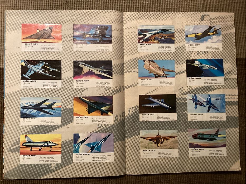Caderneta de cromos AVIÕES A JACTO. Das pastilhas PIRATA. Completa.