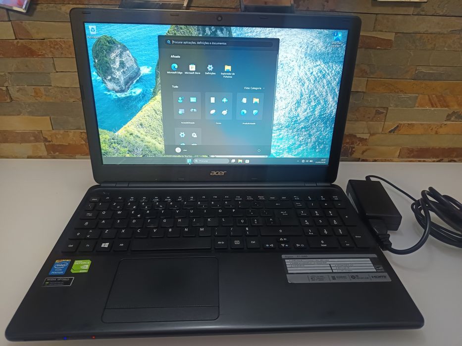 Portátil Acer / 8GB RAM / SSD 120GB / Gráfica dedicada