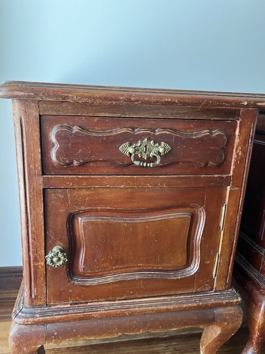 Mesas de cabeceira antigas vintage estilo Queen Anne