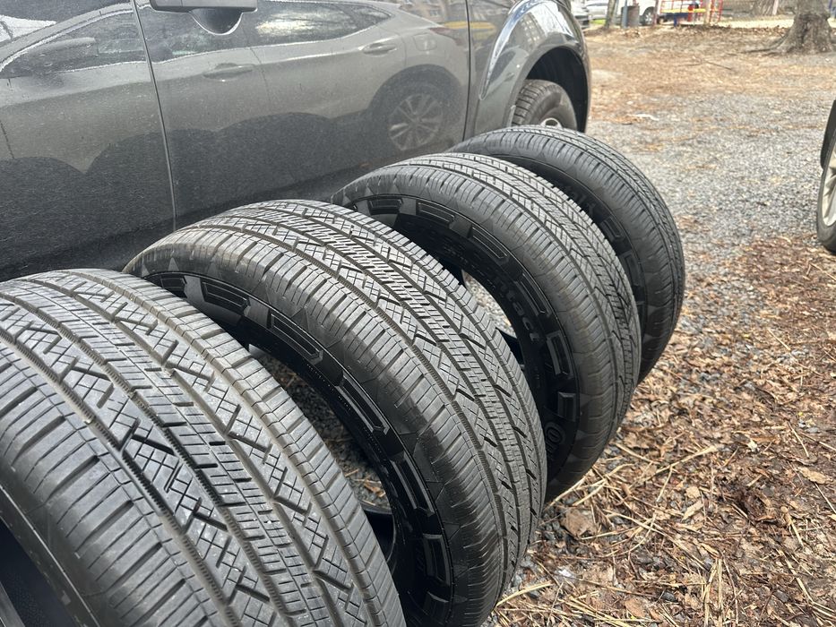 Продам шини Continental 255/65R17. Купував новими по 10к за колесо. Відкатав лише 2 місяці минулого сезону, стан чудовий. Продаю через зміну авто.