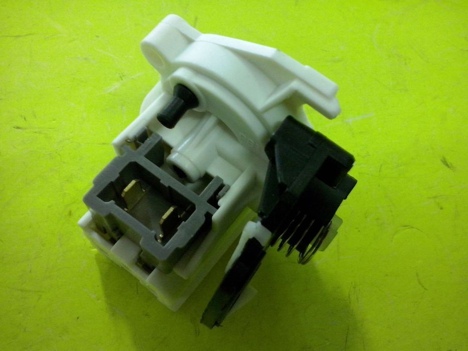 Motor do fecho da tampa da mala Renault Clio II Megane scénic