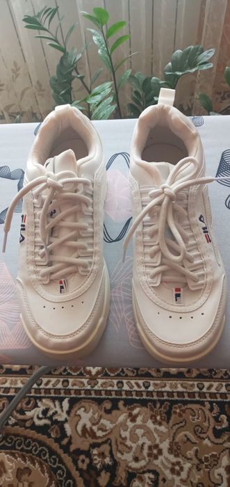 Кросівки жіночі 38 р.