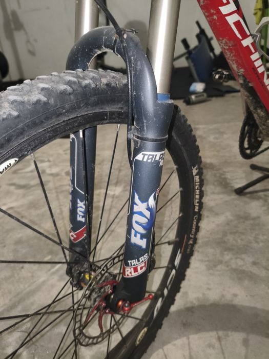 Bicicleta Rock Machine carbono roda 26'
