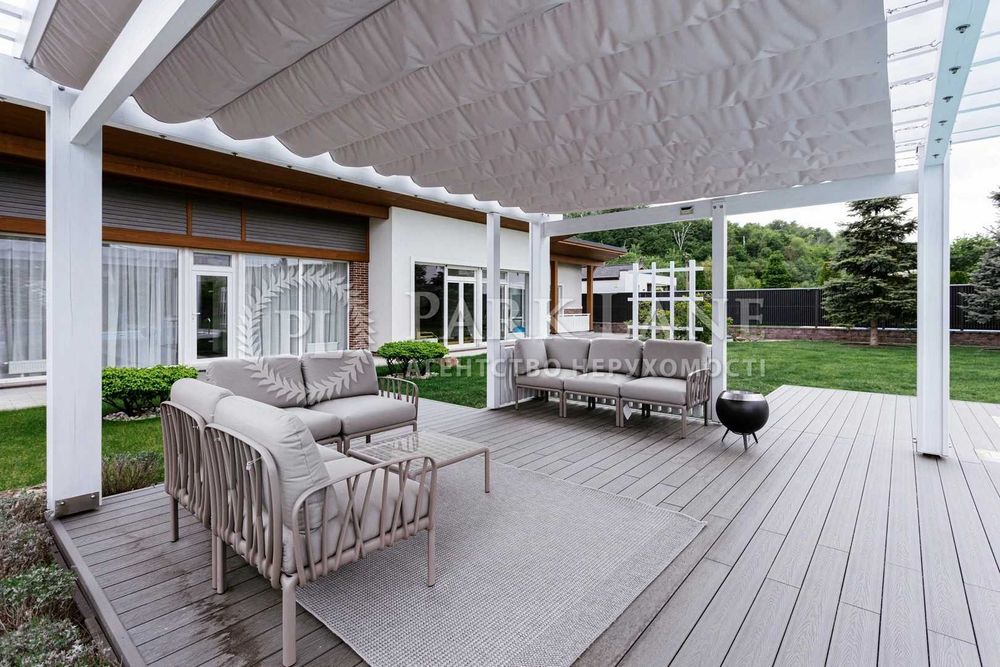 Продаж якісного будинку з просторою територією в Лісниках