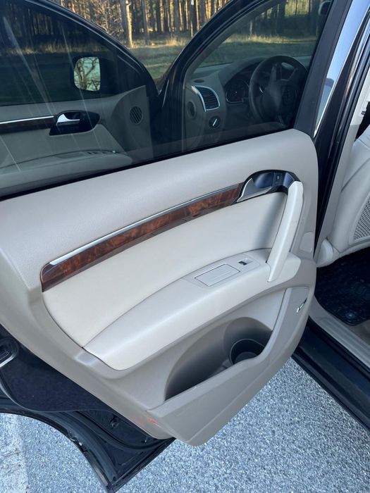 Продам AUDI Q7 2011