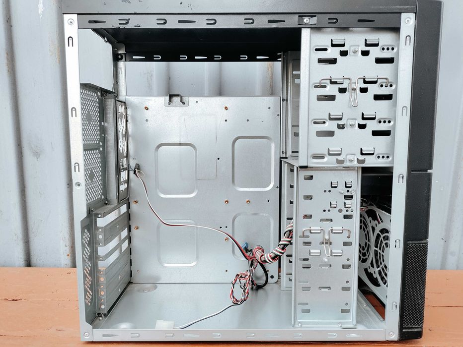 Брендовий корпус Asus Vento A8 Chassis ATX