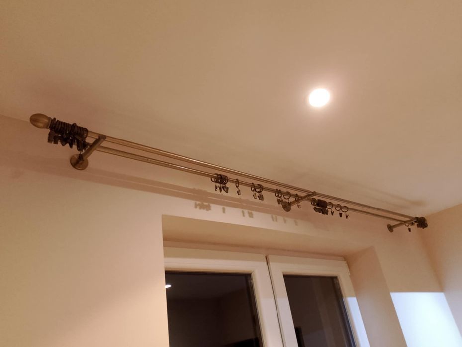 Złoty Karnisz podwójny z żabkami – elegancki, solidny