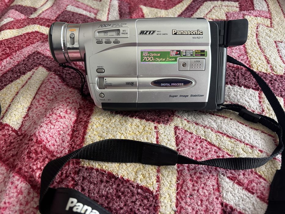 Відеокамера Panasonic NV-RZ17 (VHS-C) + сумка и зарядка