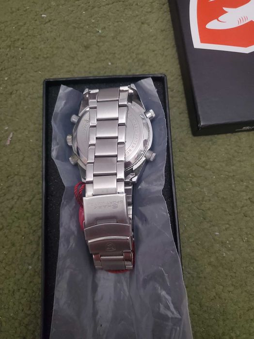 Продам кварцевий годинник