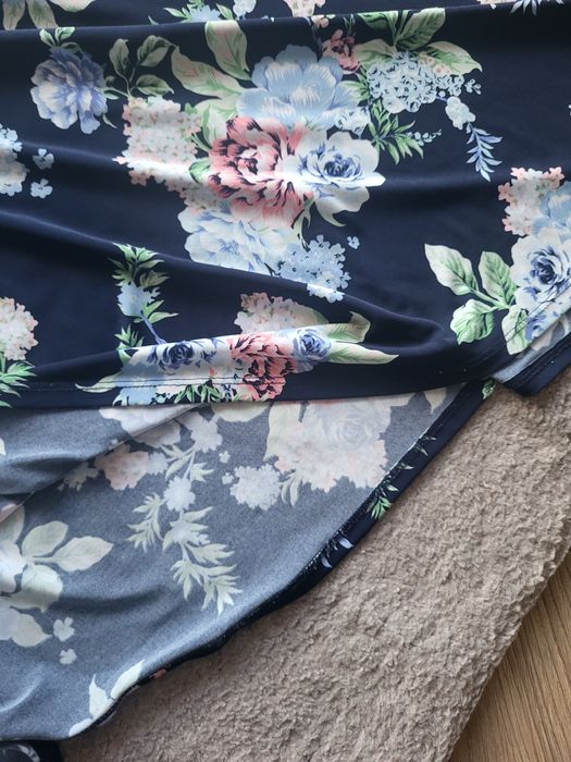 Sukienka w kwiaty r XXL