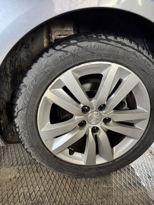 Шини Laufenn i FIT Ice пара + 1шт