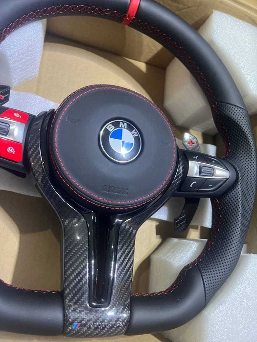Volante M Performance C/ Carbono e Pele Perfurada