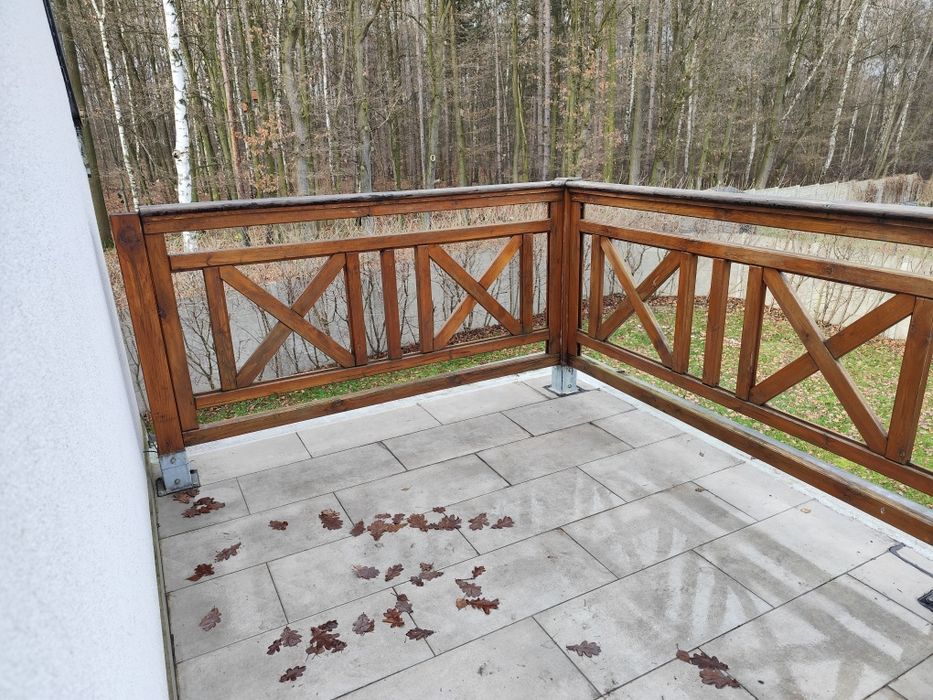 Drewniana balustrada tarasu