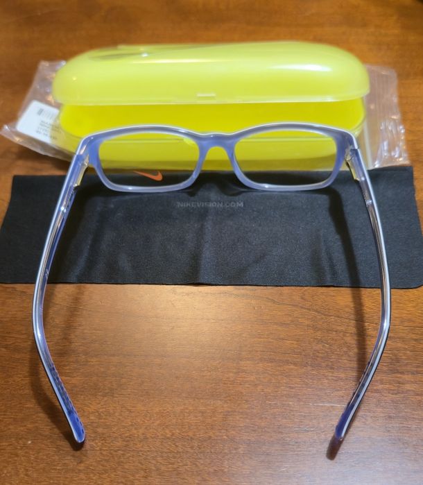 Nowe dziecięce oprawki Nike Vision, model 5513, prod. włoskiej