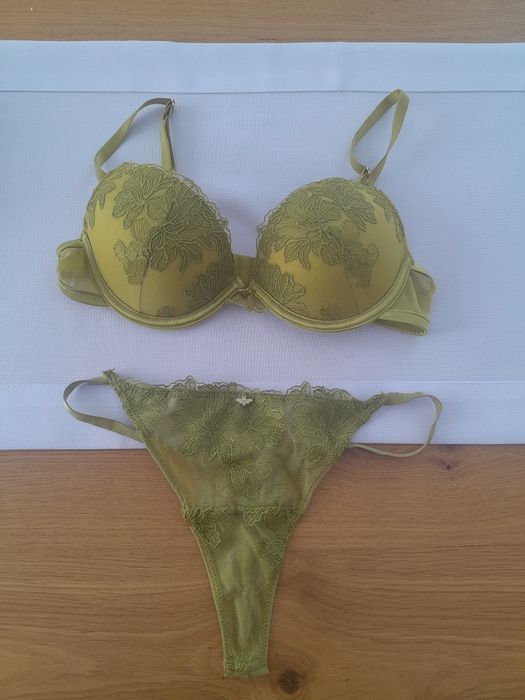 Komplet bielizny biustonosz + stringi 75B