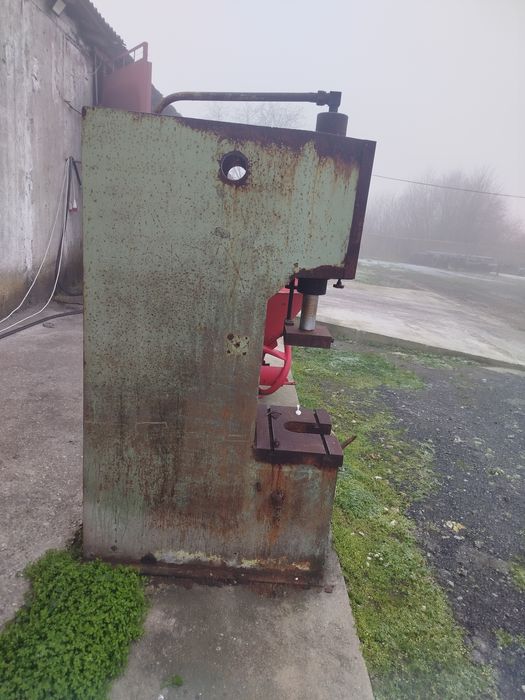 Прес 100 тон  немає двигуна