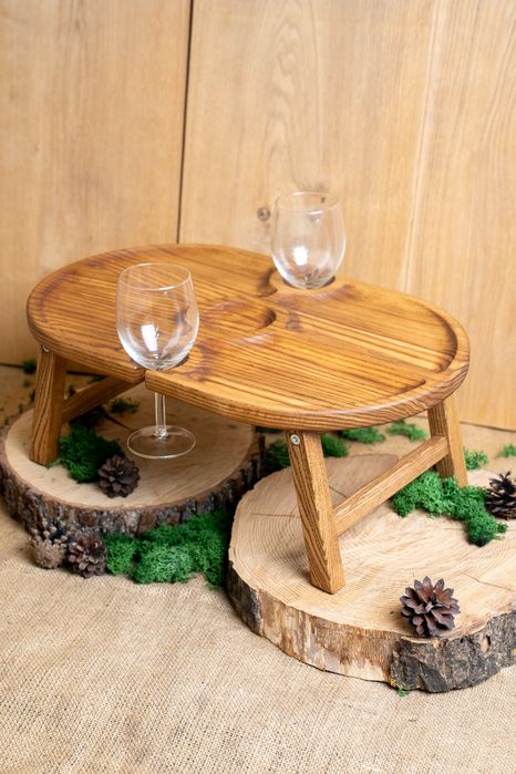 Дерев'яний винний столик