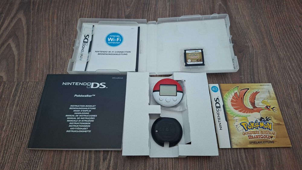 Konsola Nintendo 2DS przeźroczysty czerwony + gra HeartGold Złota Edyc