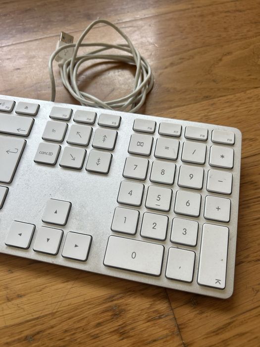 Large Wired Apple Keyboard465316968514856961