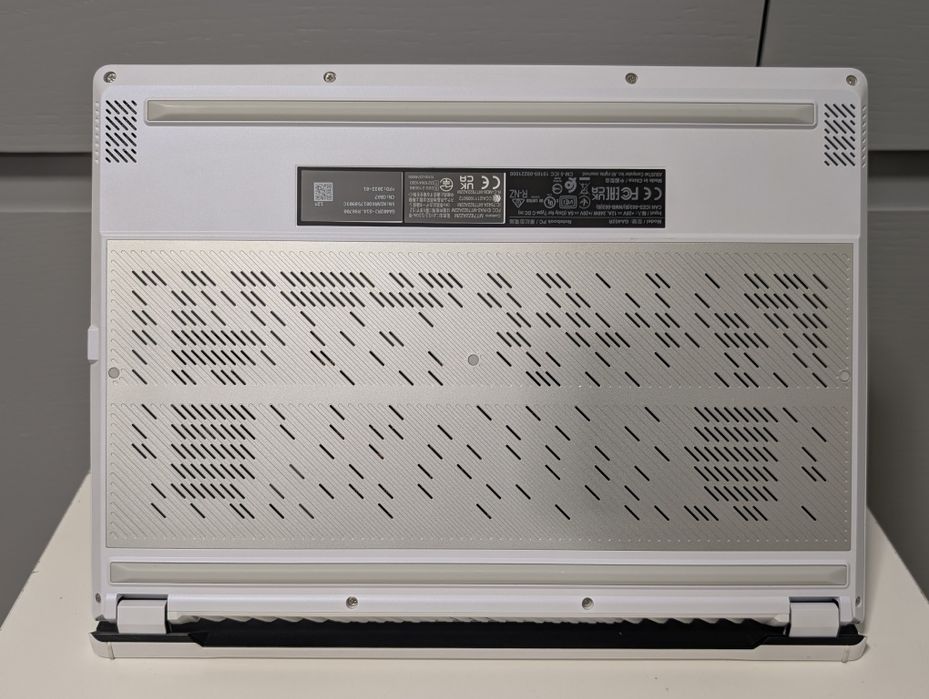 ASUS ROG Zephyrus G14 Ryzen 9 6900HS Radeon RX6700S 16GB 1TB