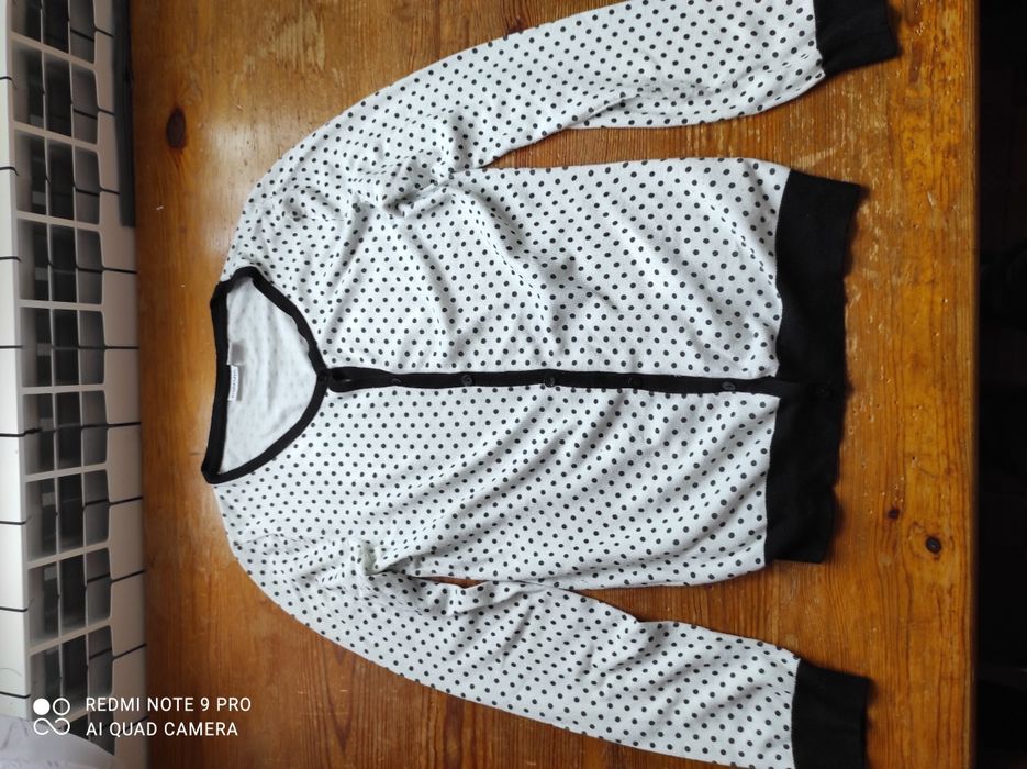 Sweterek w kropki Esmara