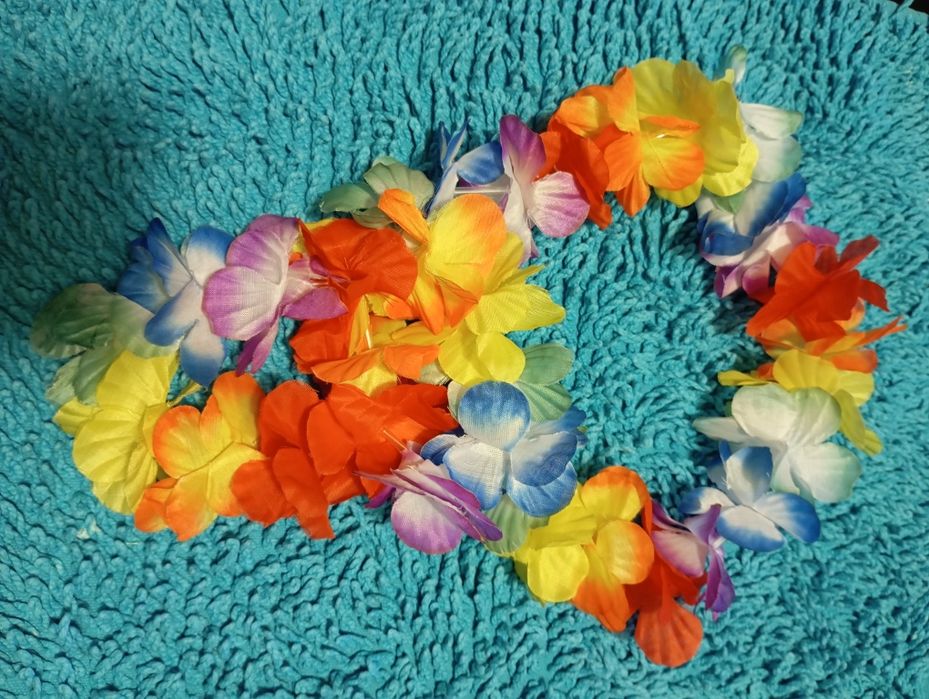 Colar colorido de flores