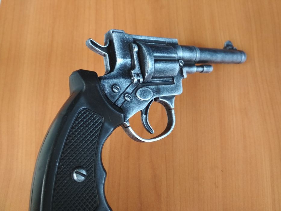 Игровой Наган детский из пластика.