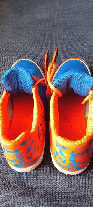 Buty sportowe Kipsta 38 do piłki nożnej halowe, halówki.