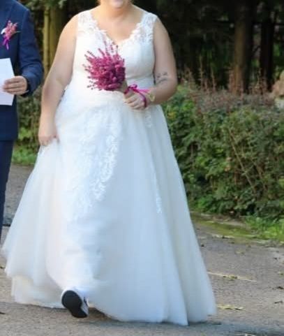 Suknia ślubna z koronką