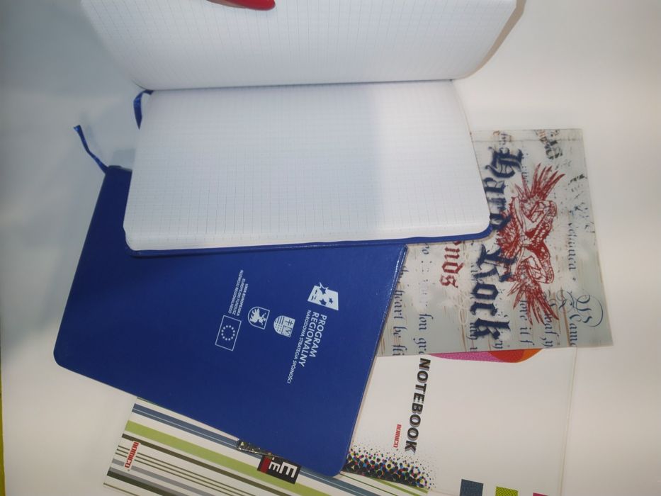 Komplet zeszytów w kratkę w twardej oprawie 5 szt.