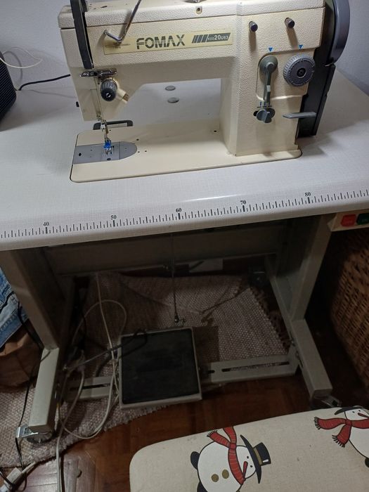 Máquina de costura industrial