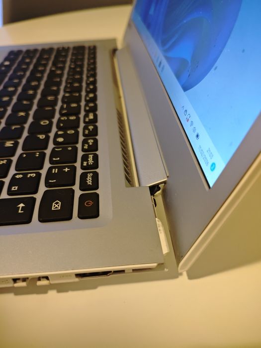 Portátil Lenovo i3 Win11