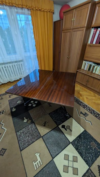 Drewniany stół rozkładany