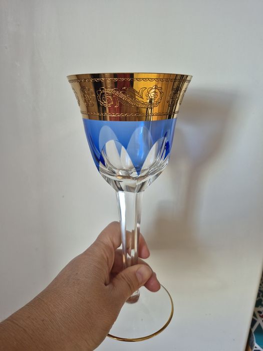 Кольорові кришталеві келихи бокали