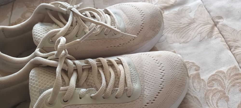 Sapatilhas beje champion