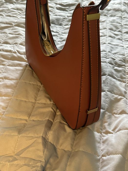 Bolsa de ombro, marca GUESS.