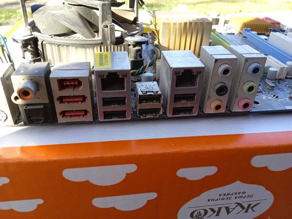 Материнська плата Asrock P45R2000