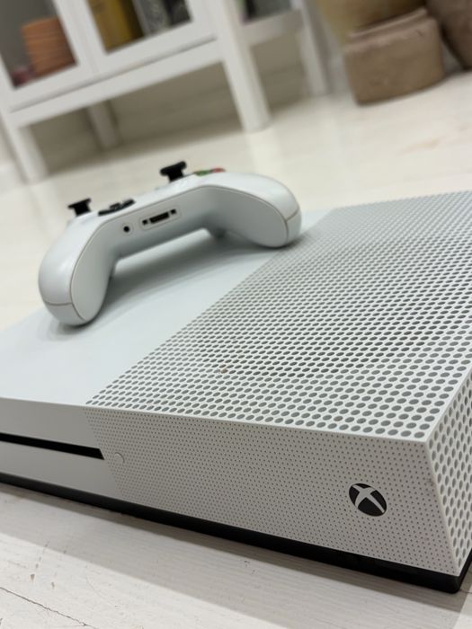 konsola Xbox One s + fifa 26